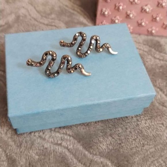 Betsey Johnson Snake Eyes Earrings - Picture 2 of 4